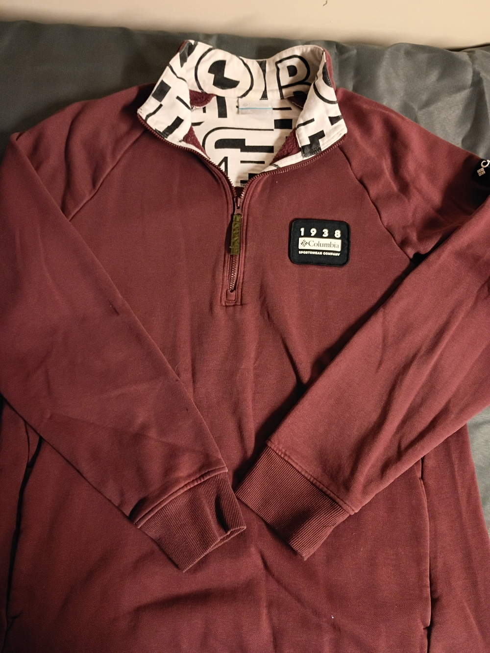 Y2k Columbia Men's Maroon Half-Zip Pullover with Patterned Inner Collar
